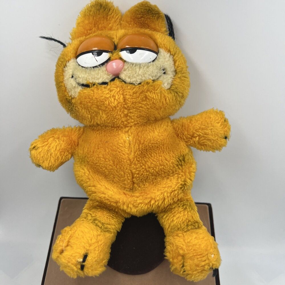 Vintage 1978, 1981 Garfield fun farm sitting bean bag 8" plush WELL LOVED! Read!